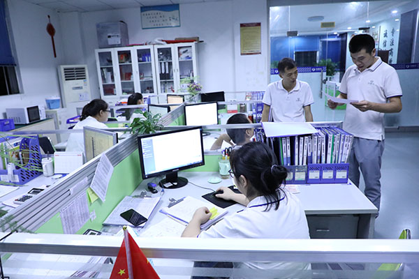 深圳全自動點(diǎn)膠機(jī)廠家