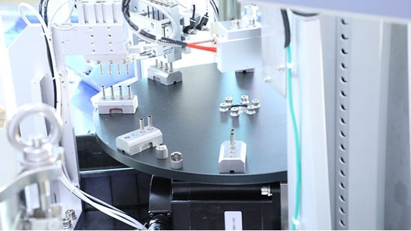 全自動(dòng)硅膠點(diǎn)膠機(jī)