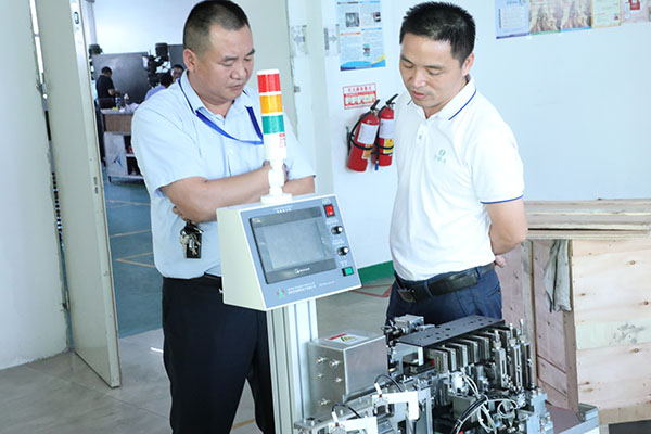 廣州全自動點膠機(jī)供應(yīng)商