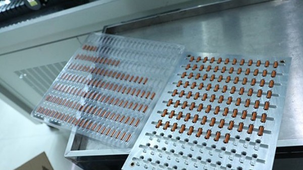 深圳三軸點膠機