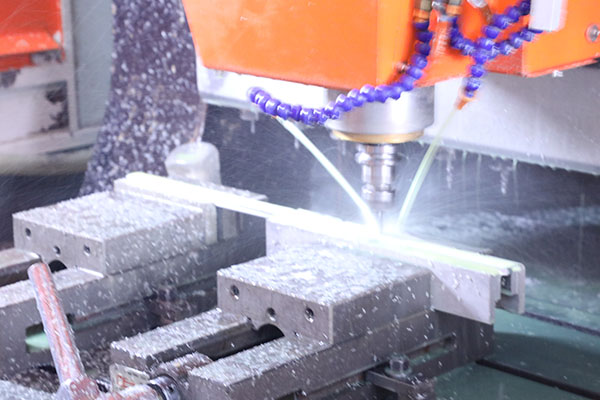 深圳點膠機廠家