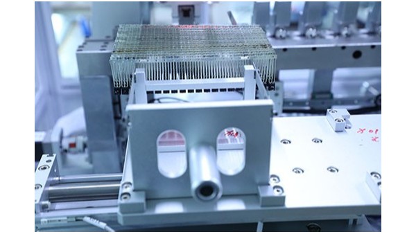 自動上下料點(diǎn)膠機(jī)