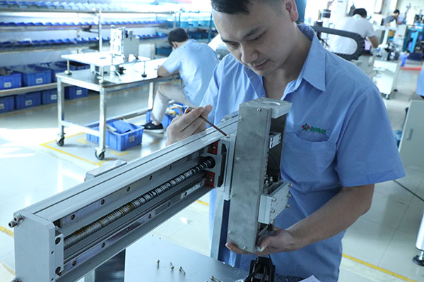 立式全自動(dòng)點(diǎn)膠機(jī)裝配