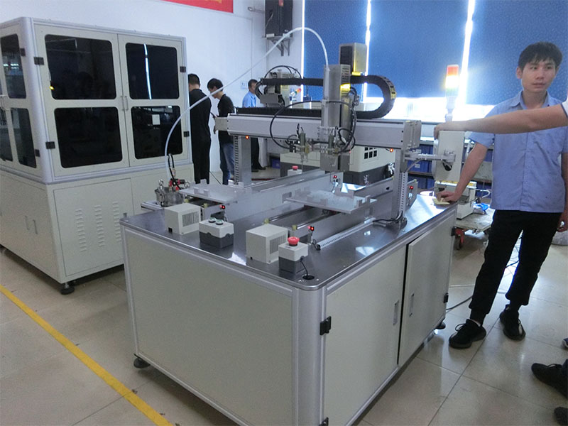 自動視覺對位點膠機