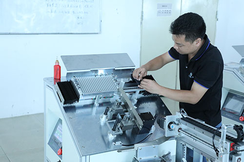 深圳全自動點膠機生產(chǎn)廠家怎么找