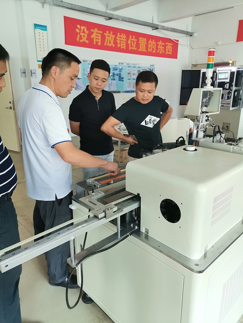 深圳全自動點膠機廠家