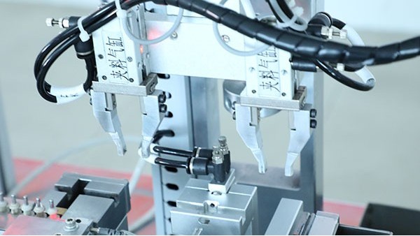 臺(tái)式全自動(dòng)點(diǎn)膠機(jī)