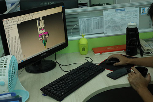 深圳四軸自動(dòng)點(diǎn)膠機(jī)廠家