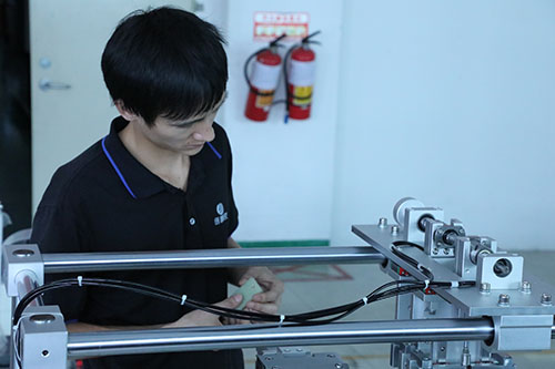 深圳自動(dòng)點(diǎn)膠機(jī)廠家